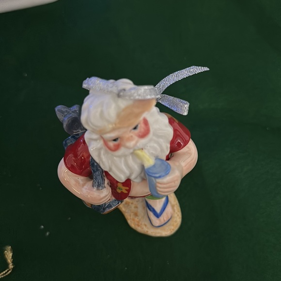 Appletree golfing Santa ornament - Picture 2 of 5